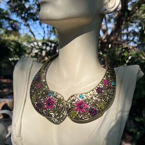 Unique Vintage Gold Floral Necklace with Magnetic Closure